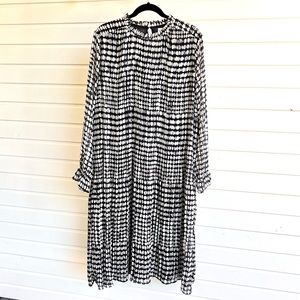 NWT pleated midi dress size L (12) oversized and flowy black and white